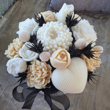 CREAM AND WHITE BOUQUET