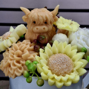 HIGHLAND COW SPRINGTIME BOUQUET
