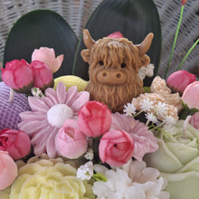 HIGHLAND COW SPRINGTIME BOUQUET